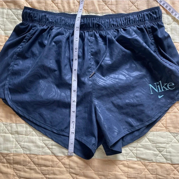 NIKE Tempo Famme Dri Fit shorts- Size S - Picture 11 of 11